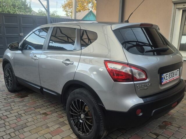 Серый Ниссан Кашкай, объемом двигателя 2 л и пробегом 189 тыс. км за 10500 $, фото 4 на Automoto.ua