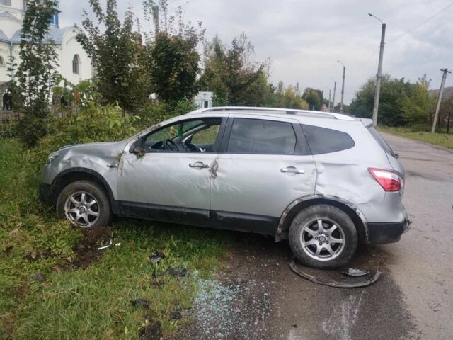 Серый Ниссан Кашкай, объемом двигателя 1.5 л и пробегом 200 тыс. км за 5000 $, фото 2 на Automoto.ua