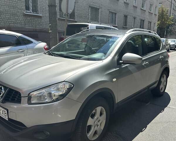 Серый Ниссан Кашкай, объемом двигателя 1.5 л и пробегом 222 тыс. км за 9800 $, фото 2 на Automoto.ua
