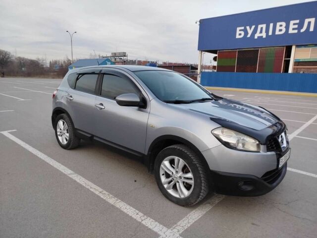 Серый Ниссан Кашкай, объемом двигателя 1.5 л и пробегом 250 тыс. км за 9000 $, фото 5 на Automoto.ua