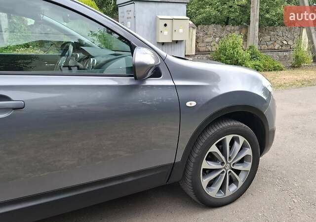 Серый Ниссан Кашкай, объемом двигателя 2 л и пробегом 223 тыс. км за 11900 $, фото 4 на Automoto.ua