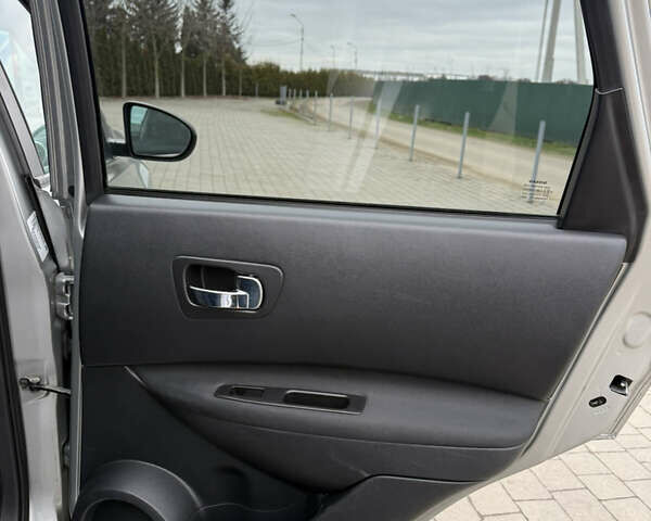 Серый Ниссан Кашкай, объемом двигателя 1.5 л и пробегом 220 тыс. км за 10400 $, фото 53 на Automoto.ua