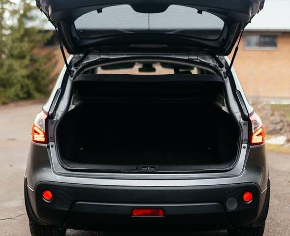 Сірий Ніссан Кашкай, об'ємом двигуна 1.46 л та пробігом 250 тис. км за 9666 $, фото 5 на Automoto.ua