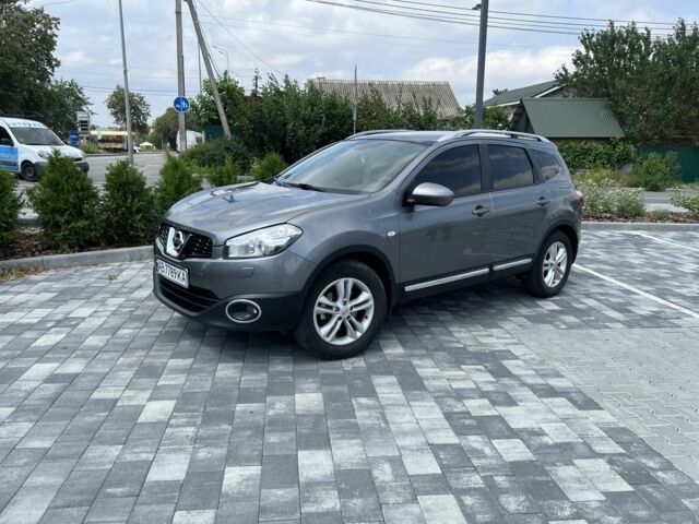 Серый Ниссан Кашкай, объемом двигателя 1.5 л и пробегом 270 тыс. км за 10999 $, фото 2 на Automoto.ua