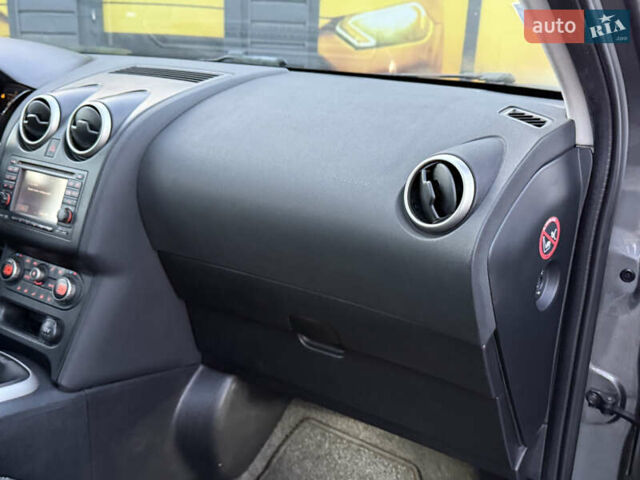 Сірий Ніссан Кашкай, об'ємом двигуна 1.6 л та пробігом 250 тис. км за 10700 $, фото 33 на Automoto.ua