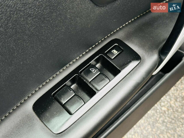 Сірий Ніссан Кашкай, об'ємом двигуна 2 л та пробігом 210 тис. км за 13200 $, фото 27 на Automoto.ua