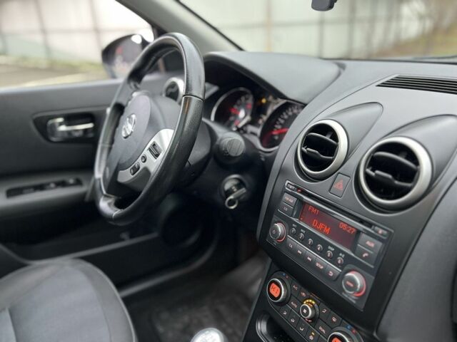 Серый Ниссан Кашкай, объемом двигателя 2 л и пробегом 187 тыс. км за 9950 $, фото 4 на Automoto.ua