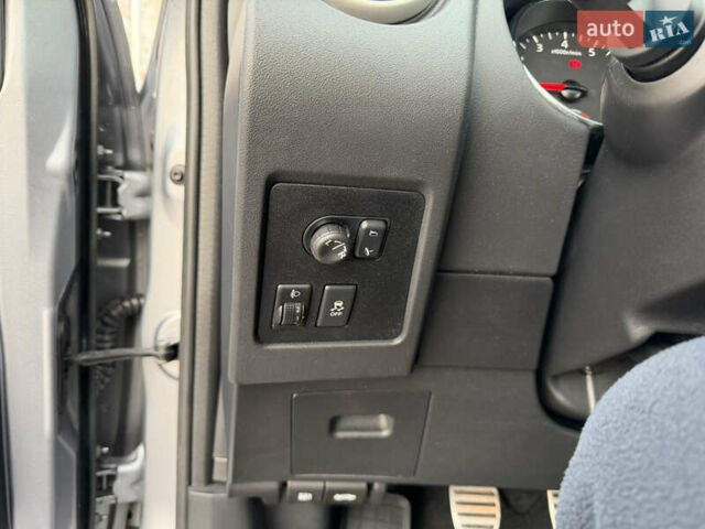 Сірий Ніссан Кашкай, об'ємом двигуна 1.6 л та пробігом 185 тис. км за 11799 $, фото 48 на Automoto.ua