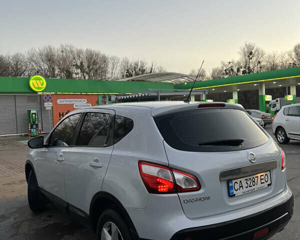 Серый Ниссан Кашкай, объемом двигателя 2 л и пробегом 220 тыс. км за 9500 $, фото 4 на Automoto.ua