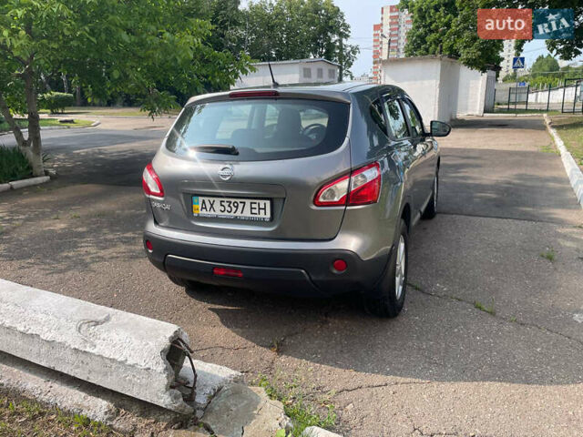 Серый Ниссан Кашкай, объемом двигателя 1.6 л и пробегом 100 тыс. км за 10800 $, фото 2 на Automoto.ua