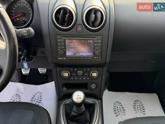 Серый Ниссан Кашкай, объемом двигателя 0 л и пробегом 232 тыс. км за 12200 $, фото 4 на Automoto.ua