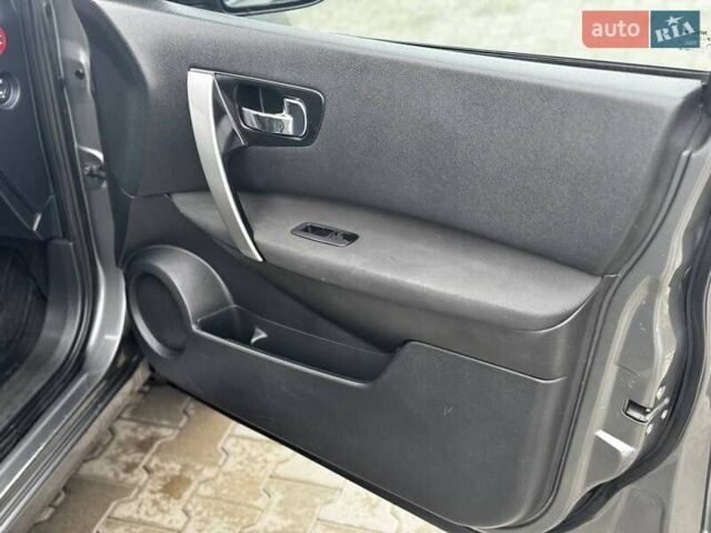 Серый Ниссан Кашкай, объемом двигателя 1.6 л и пробегом 231 тыс. км за 8999 $, фото 3 на Automoto.ua