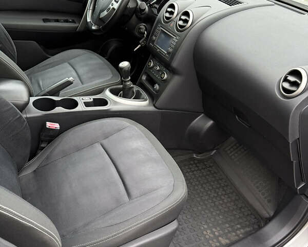 Серый Ниссан Кашкай, объемом двигателя 1.5 л и пробегом 220 тыс. км за 10400 $, фото 48 на Automoto.ua