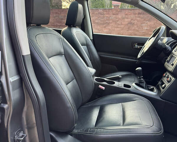 Серый Ниссан Кашкай, объемом двигателя 2 л и пробегом 242 тыс. км за 12550 $, фото 58 на Automoto.ua