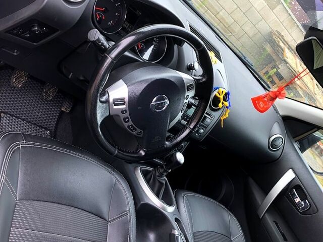 Серый Ниссан Кашкай, объемом двигателя 1.5 л и пробегом 136 тыс. км за 10000 $, фото 6 на Automoto.ua