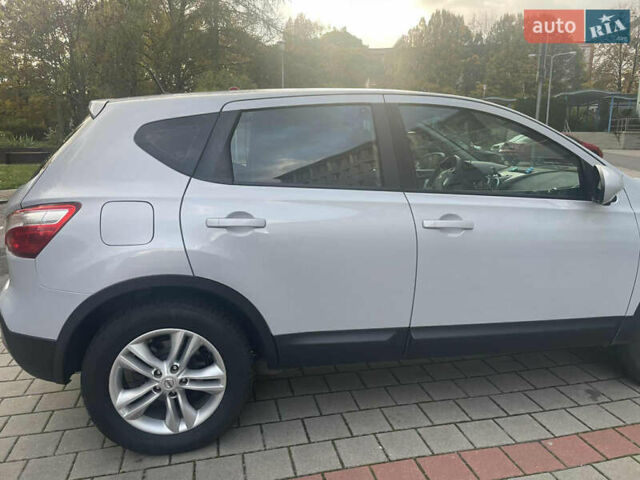 Сірий Ніссан Кашкай, об'ємом двигуна 1.6 л та пробігом 258 тис. км за 12000 $, фото 15 на Automoto.ua