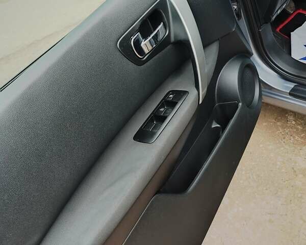 Серый Ниссан Кашкай, объемом двигателя 1.5 л и пробегом 192 тыс. км за 10200 $, фото 25 на Automoto.ua