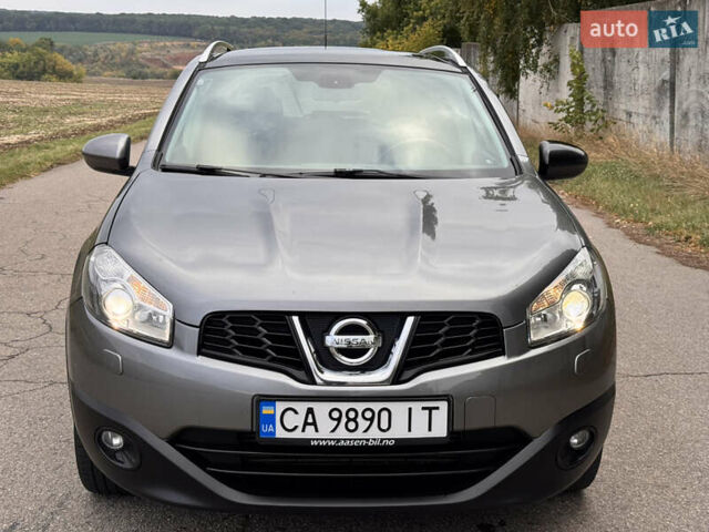 Серый Ниссан Кашкай, объемом двигателя 1.5 л и пробегом 252 тыс. км за 10500 $, фото 2 на Automoto.ua