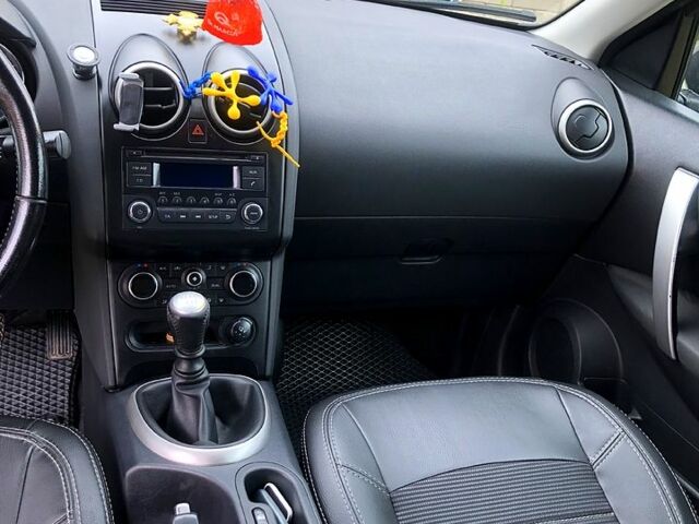 Серый Ниссан Кашкай, объемом двигателя 1.5 л и пробегом 136 тыс. км за 10000 $, фото 5 на Automoto.ua