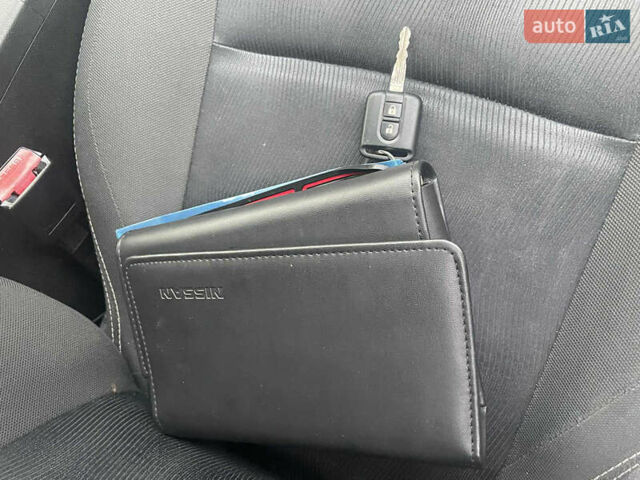 Сірий Ніссан Кашкай, об'ємом двигуна 1.6 л та пробігом 258 тис. км за 12000 $, фото 3 на Automoto.ua