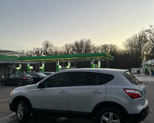 Серый Ниссан Кашкай, объемом двигателя 2 л и пробегом 220 тыс. км за 9500 $, фото 3 на Automoto.ua