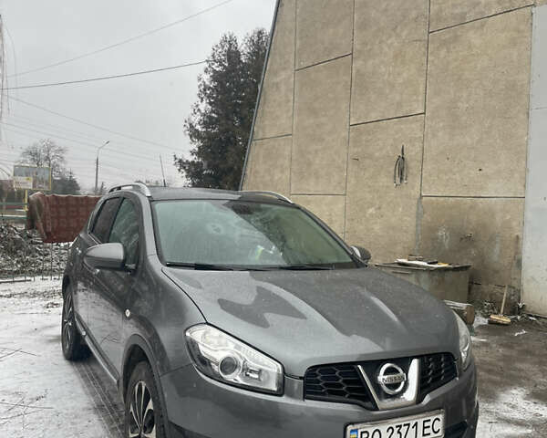 Серый Ниссан Кашкай, объемом двигателя 1.6 л и пробегом 238 тыс. км за 10500 $, фото 3 на Automoto.ua