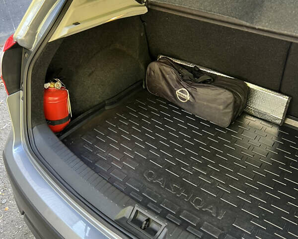 Серый Ниссан Кашкай, объемом двигателя 1.99 л и пробегом 148 тыс. км за 11500 $, фото 17 на Automoto.ua