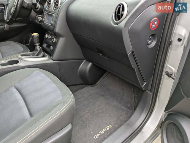 Серый Ниссан Кашкай, объемом двигателя 1.5 л и пробегом 231 тыс. км за 10500 $, фото 18 на Automoto.ua