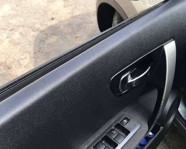 Серый Ниссан Кашкай, объемом двигателя 2 л и пробегом 252 тыс. км за 10300 $, фото 34 на Automoto.ua