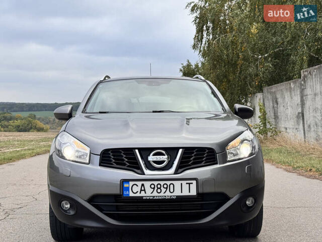 Серый Ниссан Кашкай, объемом двигателя 1.5 л и пробегом 252 тыс. км за 10500 $, фото 3 на Automoto.ua