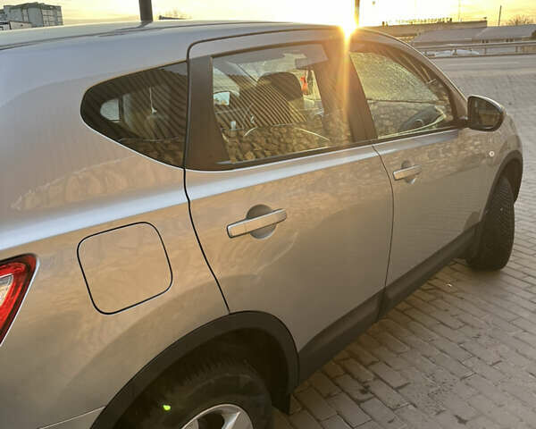 Серый Ниссан Кашкай, объемом двигателя 2 л и пробегом 95 тыс. км за 11300 $, фото 5 на Automoto.ua