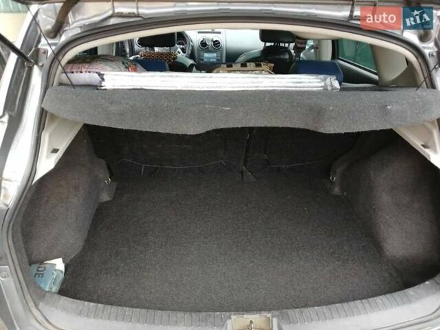 Серый Ниссан Кашкай, объемом двигателя 2 л и пробегом 198 тыс. км за 10600 $, фото 7 на Automoto.ua