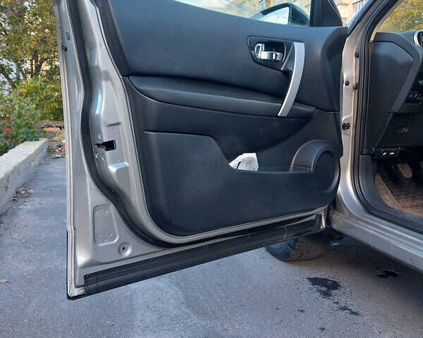 Серый Ниссан Кашкай, объемом двигателя 1.6 л и пробегом 177 тыс. км за 10600 $, фото 13 на Automoto.ua