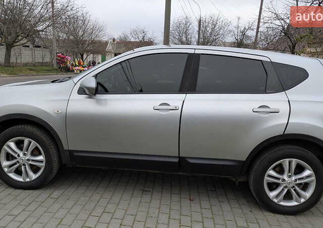 Серый Ниссан Кашкай, объемом двигателя 1.5 л и пробегом 231 тыс. км за 10500 $, фото 3 на Automoto.ua
