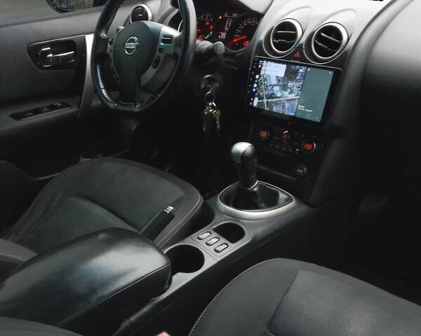 Серый Ниссан Кашкай, объемом двигателя 1.6 л и пробегом 228 тыс. км за 9900 $, фото 26 на Automoto.ua