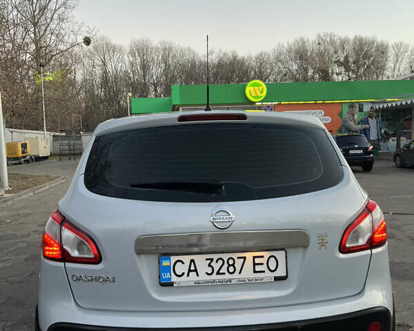 Серый Ниссан Кашкай, объемом двигателя 2 л и пробегом 220 тыс. км за 9500 $, фото 5 на Automoto.ua