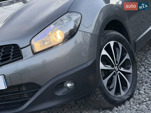 Сірий Ніссан Кашкай, об'ємом двигуна 1.6 л та пробігом 250 тис. км за 10700 $, фото 13 на Automoto.ua