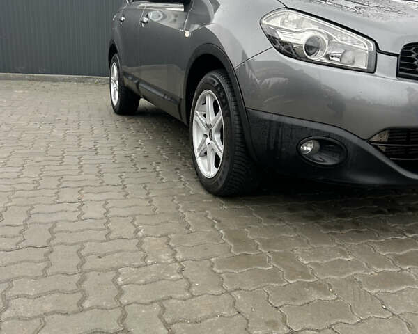 Серый Ниссан Кашкай, объемом двигателя 2 л и пробегом 252 тыс. км за 10300 $, фото 2 на Automoto.ua