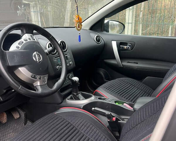 Серый Ниссан Кашкай, объемом двигателя 1.6 л и пробегом 242 тыс. км за 9800 $, фото 3 на Automoto.ua