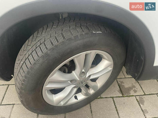 Сірий Ніссан Кашкай, об'ємом двигуна 1.6 л та пробігом 258 тис. км за 12000 $, фото 12 на Automoto.ua