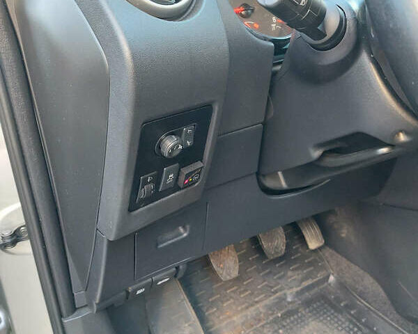 Серый Ниссан Кашкай, объемом двигателя 1.6 л и пробегом 177 тыс. км за 10600 $, фото 16 на Automoto.ua