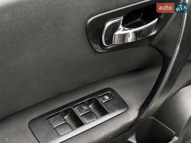 Серый Ниссан Кашкай, объемом двигателя 1.5 л и пробегом 271 тыс. км за 8750 $, фото 31 на Automoto.ua