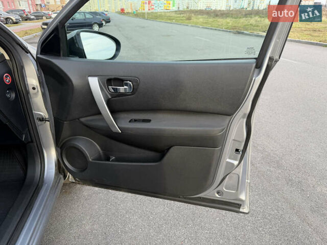 Сірий Ніссан Кашкай, об'ємом двигуна 1.6 л та пробігом 185 тис. км за 11799 $, фото 67 на Automoto.ua