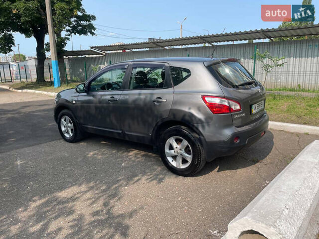 Серый Ниссан Кашкай, объемом двигателя 1.6 л и пробегом 100 тыс. км за 10800 $, фото 3 на Automoto.ua