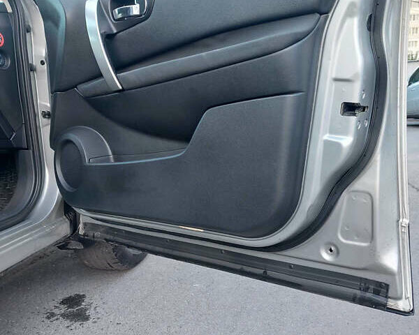 Серый Ниссан Кашкай, объемом двигателя 1.6 л и пробегом 177 тыс. км за 10600 $, фото 21 на Automoto.ua