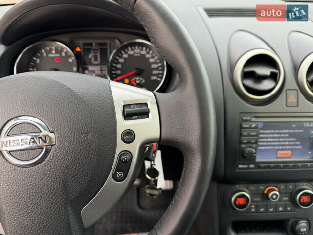 Сірий Ніссан Кашкай, об'ємом двигуна 1.6 л та пробігом 185 тис. км за 11799 $, фото 53 на Automoto.ua