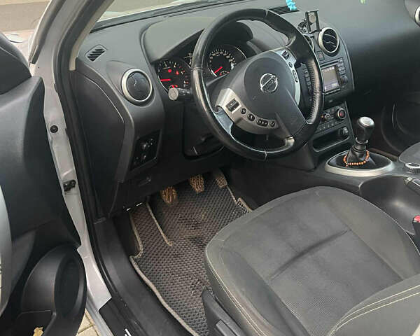 Сірий Ніссан Кашкай, об'ємом двигуна 1.6 л та пробігом 258 тис. км за 12000 $, фото 11 на Automoto.ua