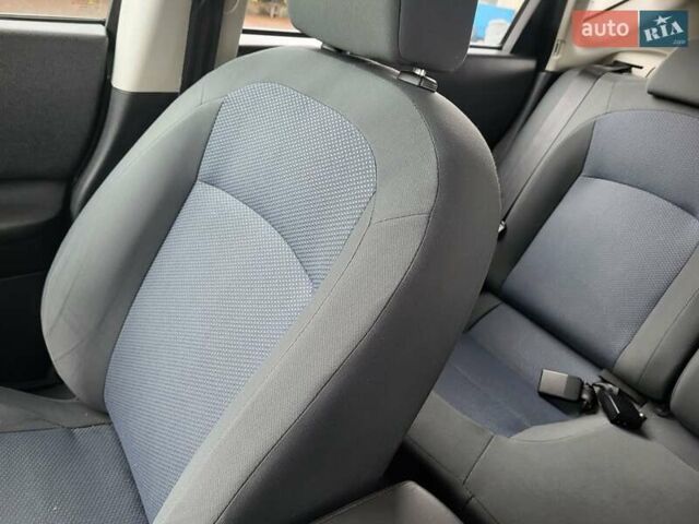 Серый Ниссан Кашкай, объемом двигателя 1.6 л и пробегом 231 тыс. км за 9999 $, фото 147 на Automoto.ua