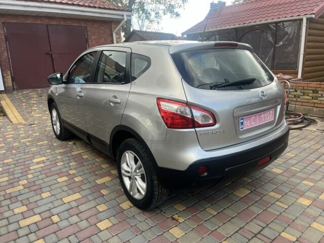 Сірий Ніссан Кашкай, об'ємом двигуна 1.5 л та пробігом 221 тис. км за 10299 $, фото 3 на Automoto.ua