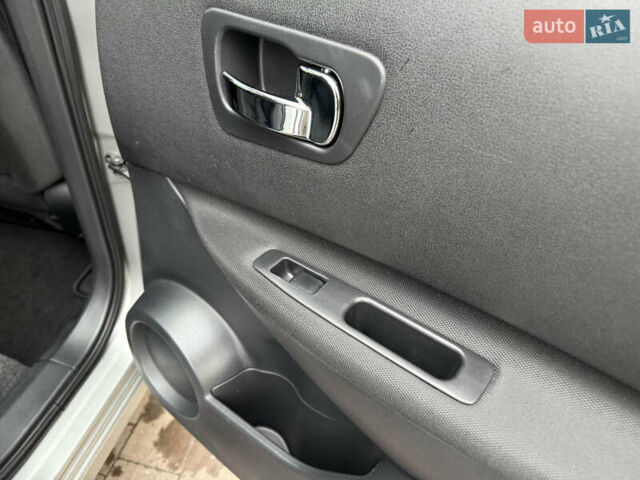 Серый Ниссан Кашкай, объемом двигателя 2 л и пробегом 173 тыс. км за 12435 $, фото 63 на Automoto.ua